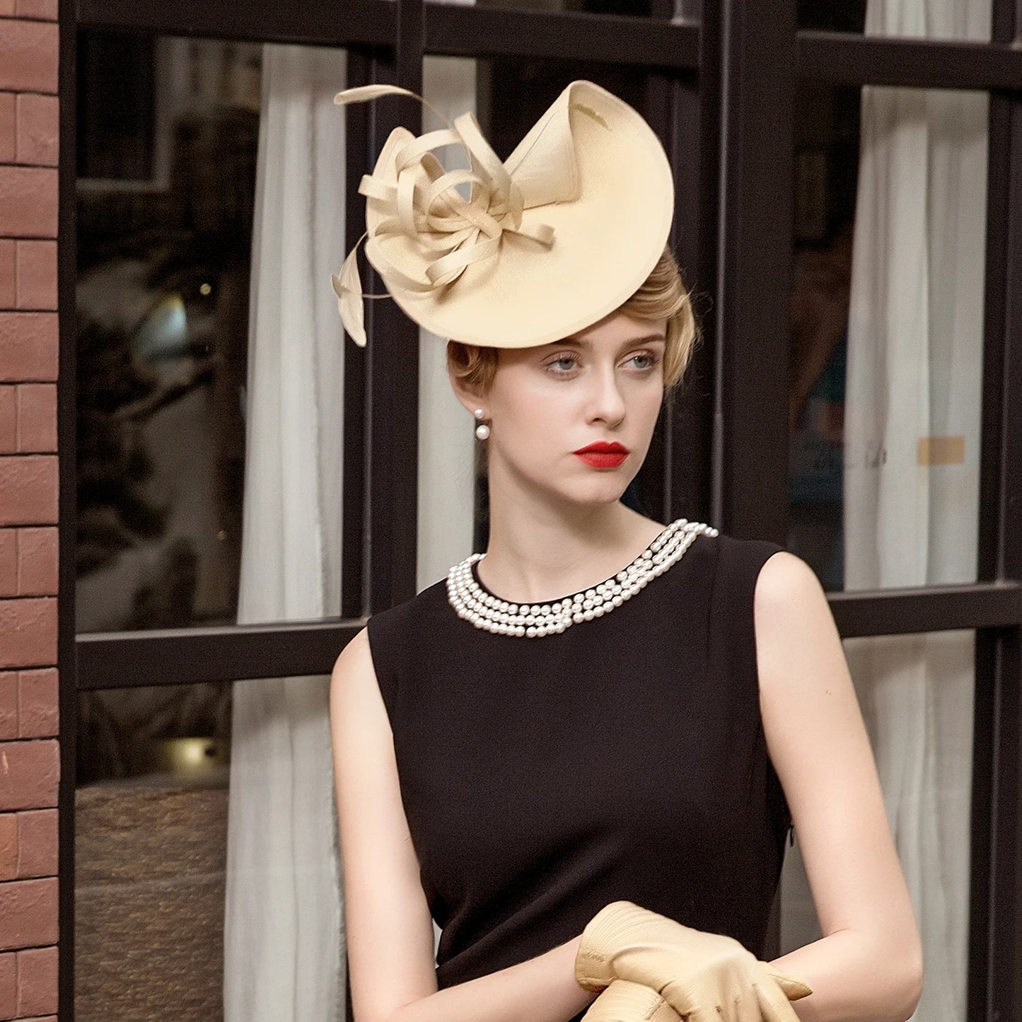 FADVES Women's Polyester With Bowknot/Faux Feather Kentucky Derby Saucer Hats/Fascinators With Headband