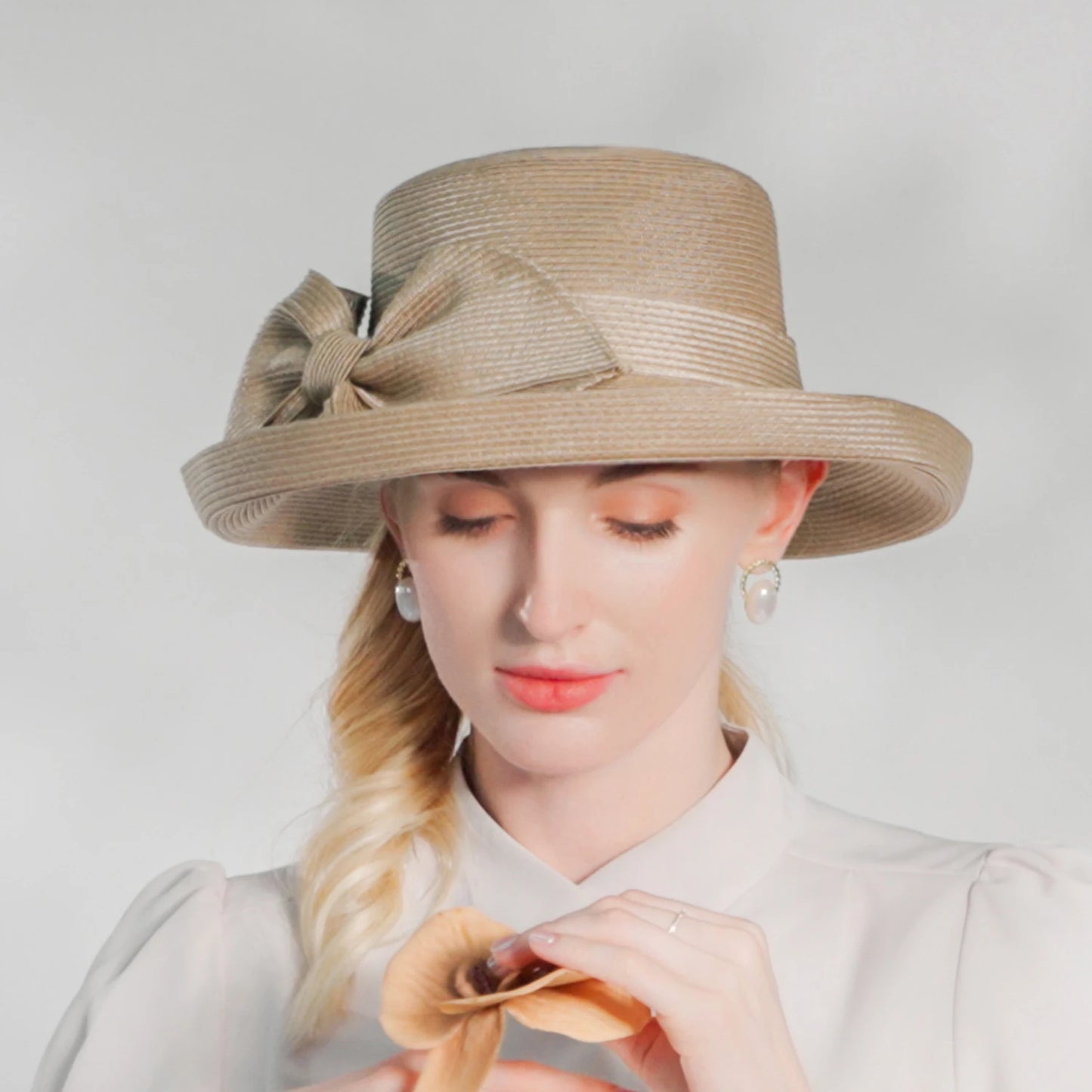 EE 7270 Summer/Original Design/Classical/Bowknot/Adjustable/Wide Brim/Elegant Feminine Style/Sunbonnet/Straw Hat/Polyester Hats