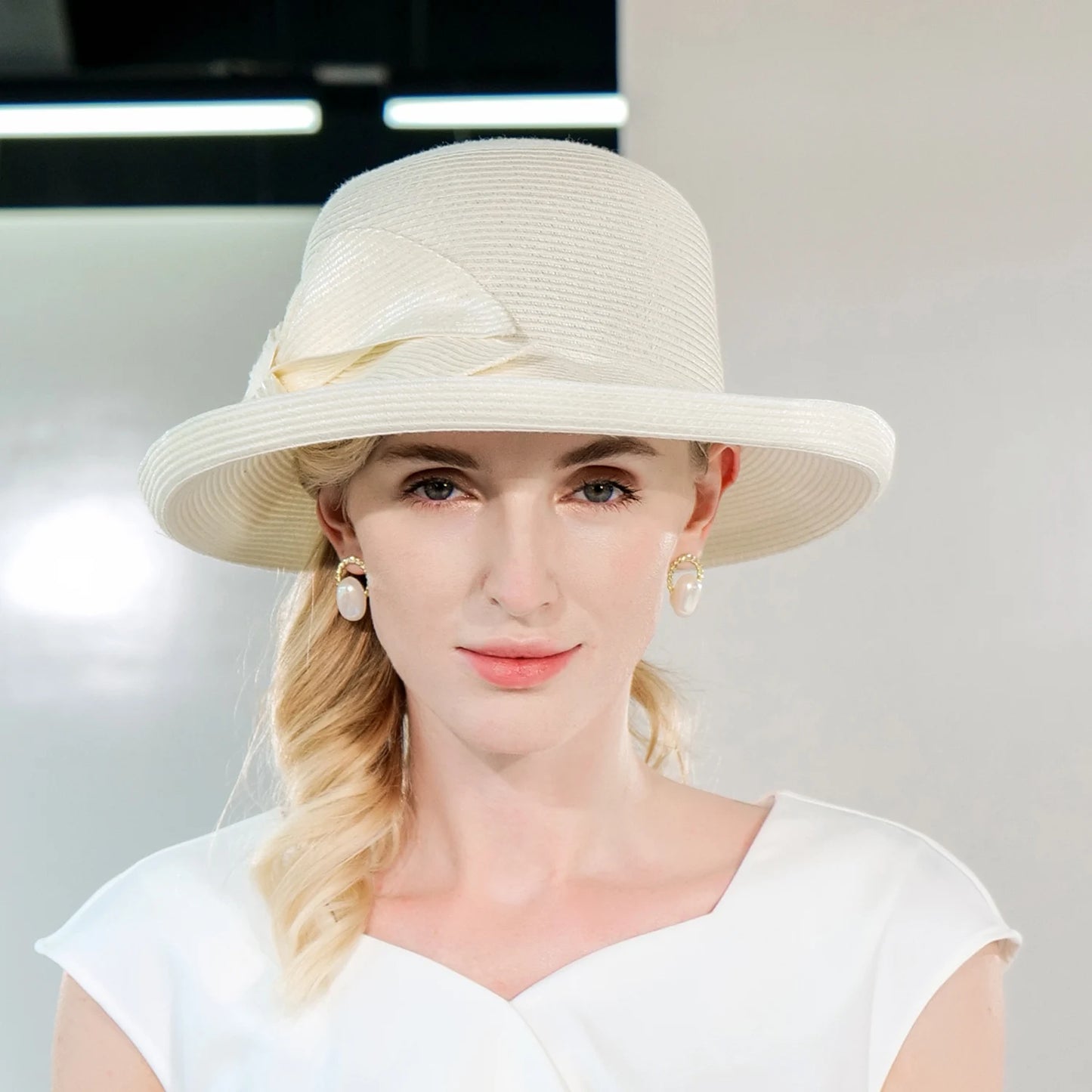 EE 7270 Summer/Original Design/Classical/Bowknot/Adjustable/Wide Brim/Elegant Feminine Style/Sunbonnet/Straw Hat/Polyester Hats