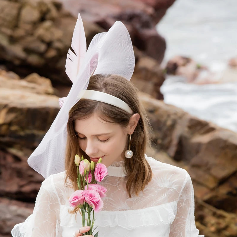 EE 2352 Spring and Summer/Original Design/Feather/Veil/Elegant Feminine Style/Special Occasion/Fascinator Hat/Beach Sun Hat