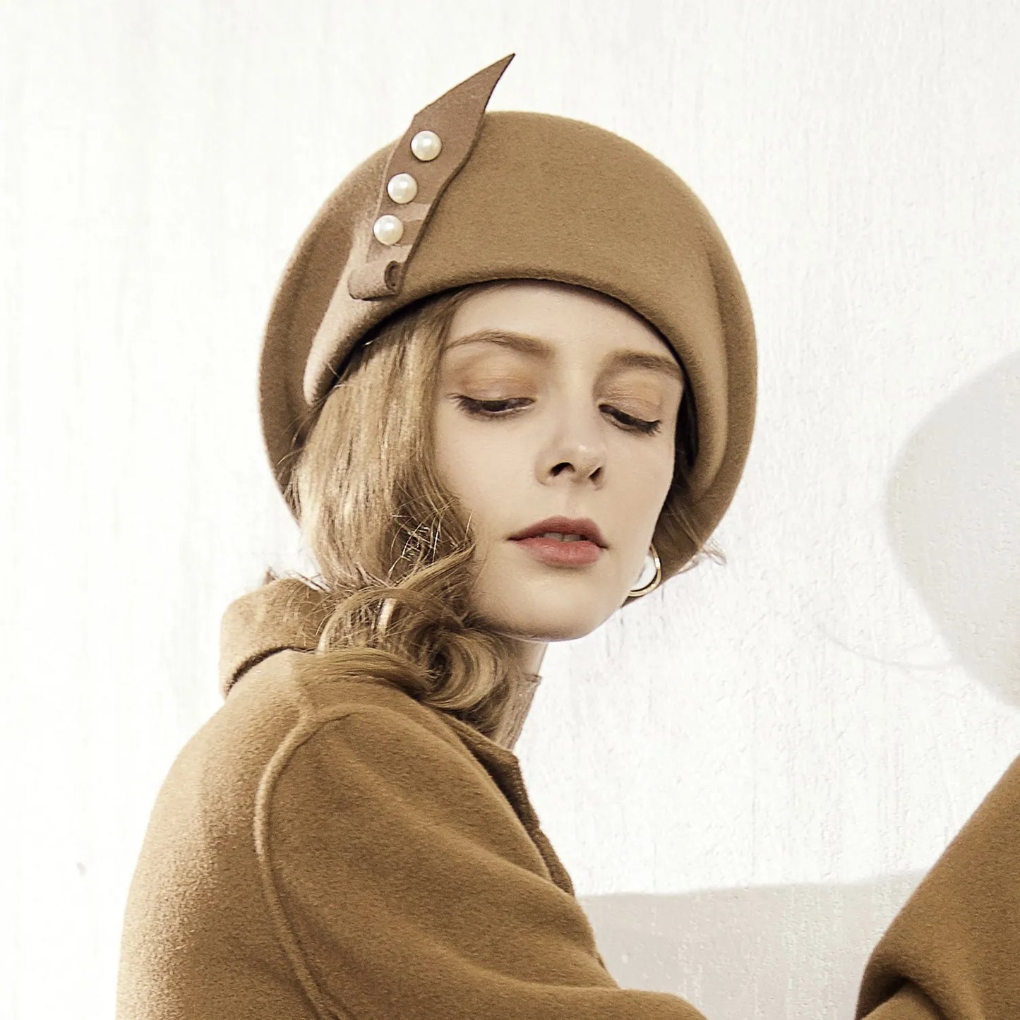 EE 3008 winter hats female han edition of the new party dress hat hat beret pearl decoration