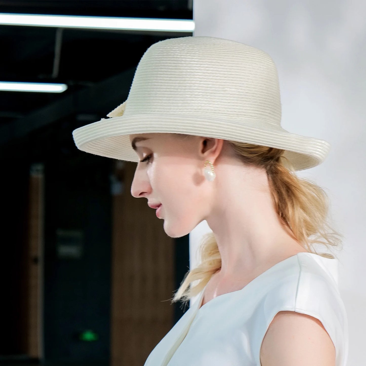 EE 7270 Summer/Original Design/Classical/Bowknot/Adjustable/Wide Brim/Elegant Feminine Style/Sunbonnet/Straw Hat/Polyester Hats