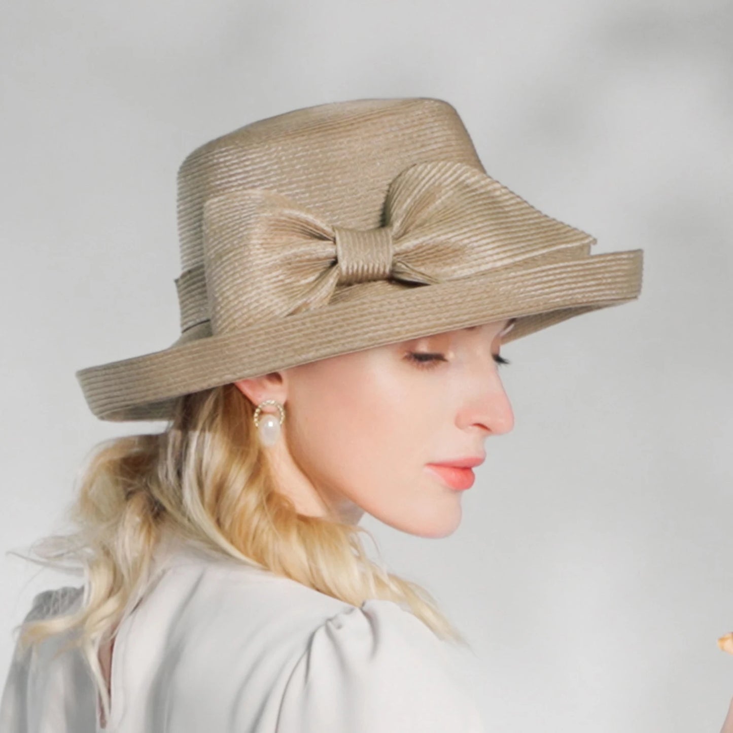 EE 7270 Summer/Original Design/Classical/Bowknot/Adjustable/Wide Brim/Elegant Feminine Style/Sunbonnet/Straw Hat/Polyester Hats